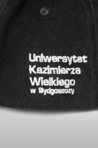 Czapka z daszkiem czarna