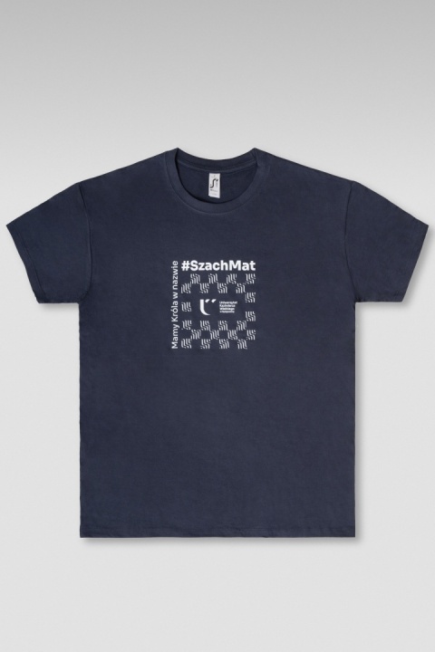 Granatowy T-shirt z białym nadrukiem i logo UKW na środku.